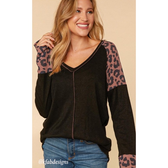 ❤️LAST ONE! V Neck Banded Animal/Color Block w/Thumbholes Reverse Stitch Top! - Picture 10 of 10